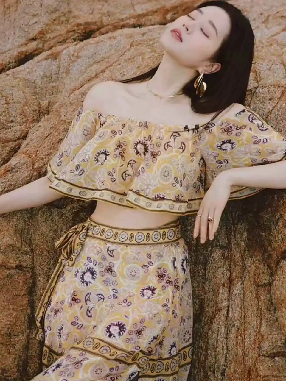 Vacation Style One Shoulder Shirt Skirt Set Beautiful Unique New Summer Fashion Women's Clothing Breathable High Waist Floral...
Vacation Style One Shoulder Shirt Skirt Set Beautiful Unique New Summer Fashion Women's Clothing Breathable High Waist Floral...