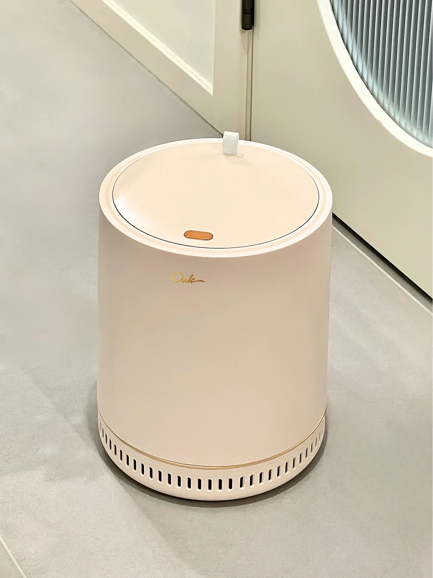 Большая емкость, автоматическое всасывание воздуха, для дома, спальни, гостиной, кухни, ванной комнаты, квадратная форма, легко открывается
Большая емкость, автоматическое всасывание воздуха, для дома, спальни, гостиной, кухни, ванной комнаты, квадратная форма, легко открывается