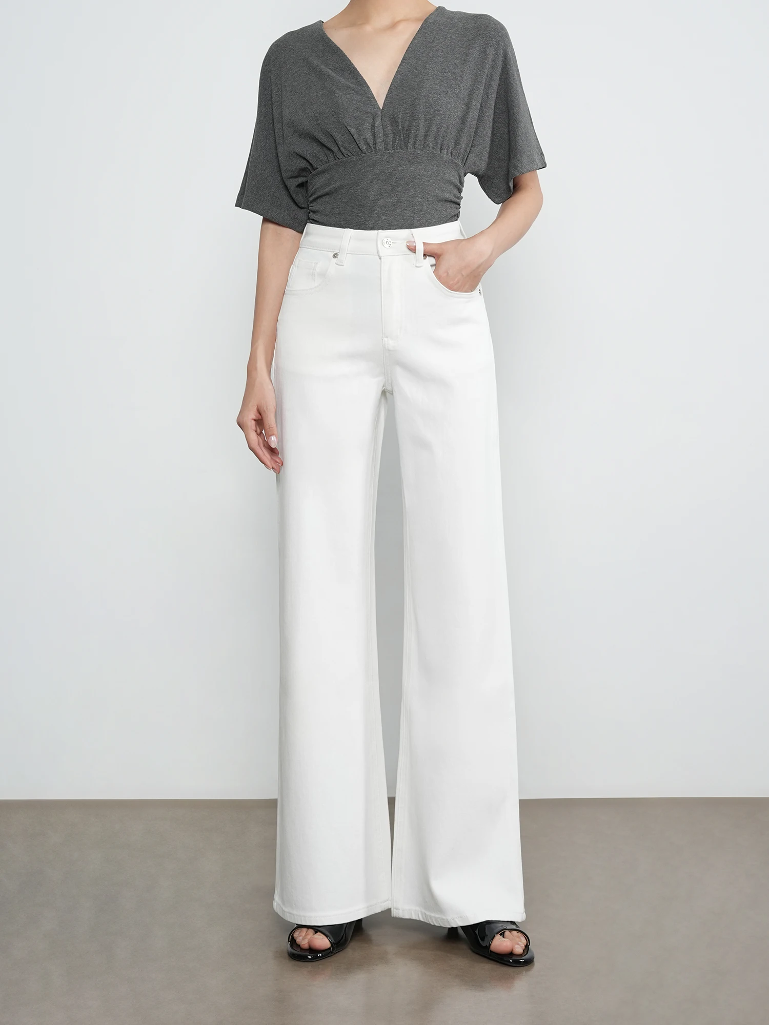 High Waist Wide Leg Denim Jeans Women's Ruffle Pants Casual Style Button Closure Soft Lenzing Fabric Breathable All Seasons
High Waist Wide Leg Denim Jeans Women's Ruffle Pants Casual Style Button Closure Soft Lenzing Fabric Breathable All Seasons