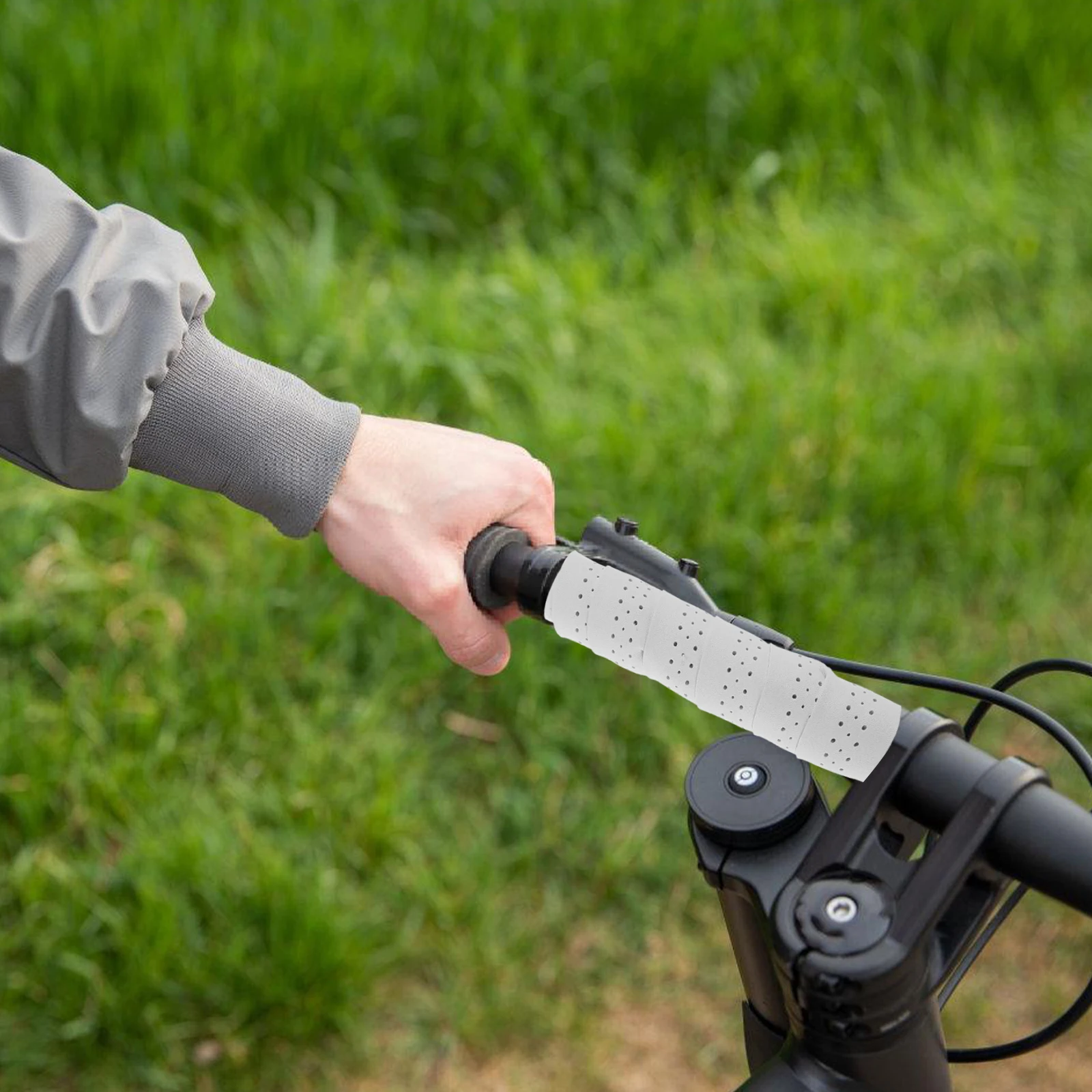 1Pair Road Bike Handlebar Tape Shock Absorption Anti Slip Durable Bicycle Grips Cycling Handle Wraps Bike Accessories 
1Pair Road Bike Handlebar Tape Shock Absorption Anti Slip Durable Bicycle Grips Cycling Handle Wraps Bike Accessories