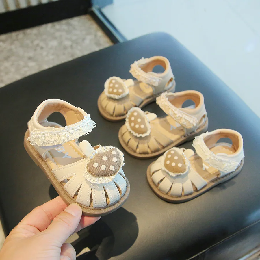 Girls Beach Shoes Hollowed-out Sweet Kids Princess Shoes for Summer 2026 New Fashion Children Sandals Soild Color Versatile
Girls Beach Shoes Hollowed-out Sweet Kids Princess Shoes for Summer 2026 New Fashion Children Sandals Soild Color Versatile
