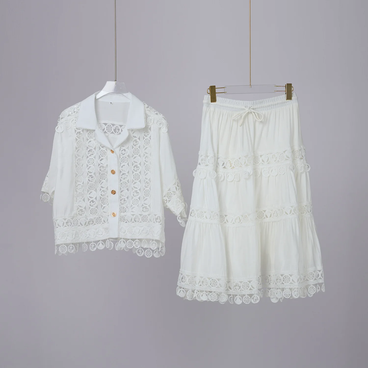 Fashion Hollow Out Dress Two Piece Set Women's 2025 Summer Holiday Embroidered Lace White Tops Pleated Short Skirts Suits
Fashion Hollow Out Dress Two Piece Set Women's 2025 Summer Holiday Embroidered Lace White Tops Pleated Short Skirts Suits