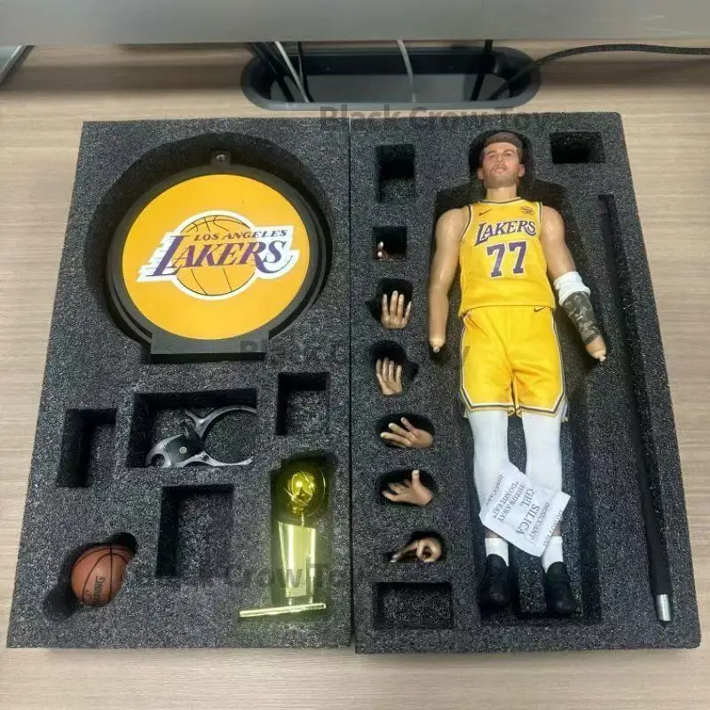 Set Jugadores De Baloncesto DD Toys, Figura Doncic, Colección T002 De Goma
Set Jugadores De Baloncesto DD Toys, Figura Doncic, Colección T002 De Goma