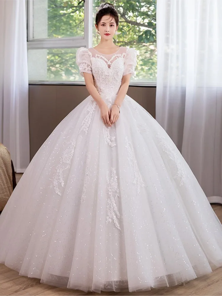 This is a light and stylish floor-length dress with simple elegant featuring main fabric
This is a light and stylish floor-length dress with simple elegant featuring main fabric