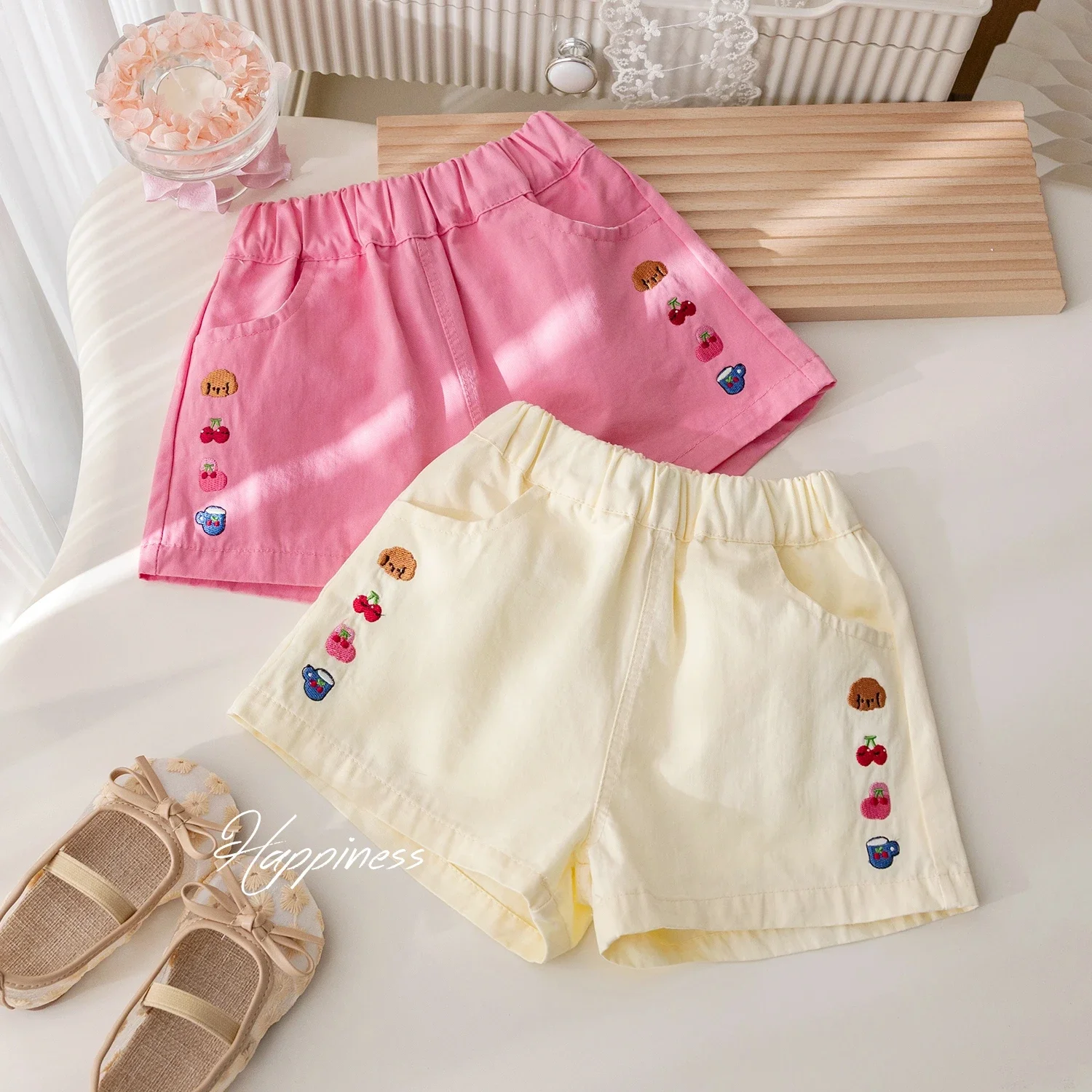 Повседневные шорты для маленьких девочек, летние шорты с вышивкой мультфильмов, милые свободные шорты в корейском стиле, одежда для маленьких девочек 1–6 лет
Повседневные шорты для маленьких девочек, летние шорты с вышивкой мультфильмов, милые свободные шорты в корейском стиле, одежда для маленьких девочек 1–6 лет