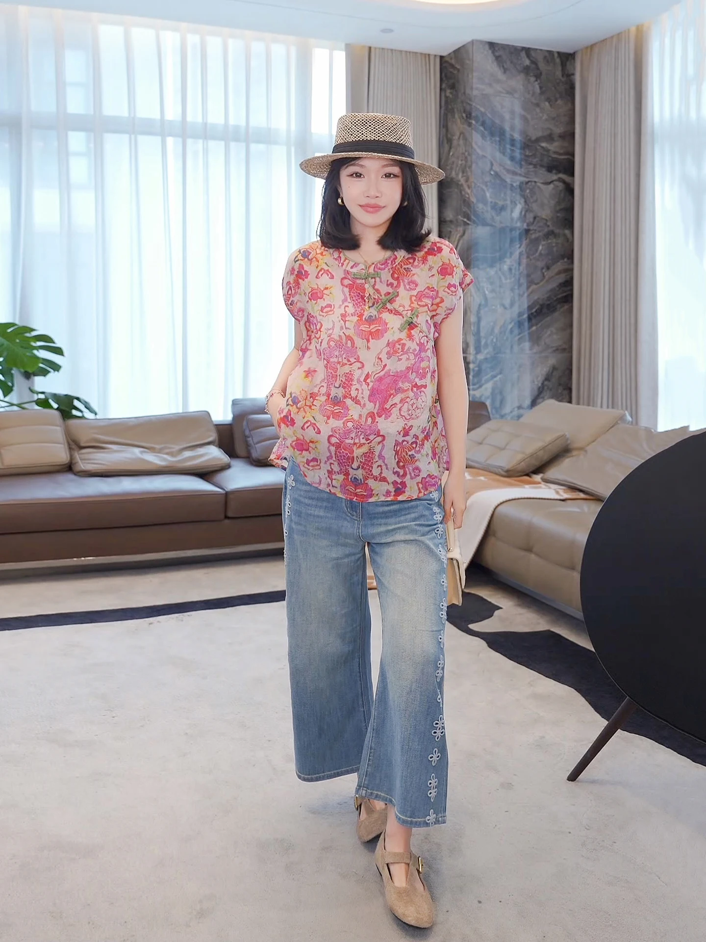 Новая китайская модная универсальная блузка с художественным принтом, облегающая фигуру, из 100% льна, легкая, для лета
Новая китайская модная универсальная блузка с художественным принтом, облегающая фигуру, из 100% льна, легкая, для лета