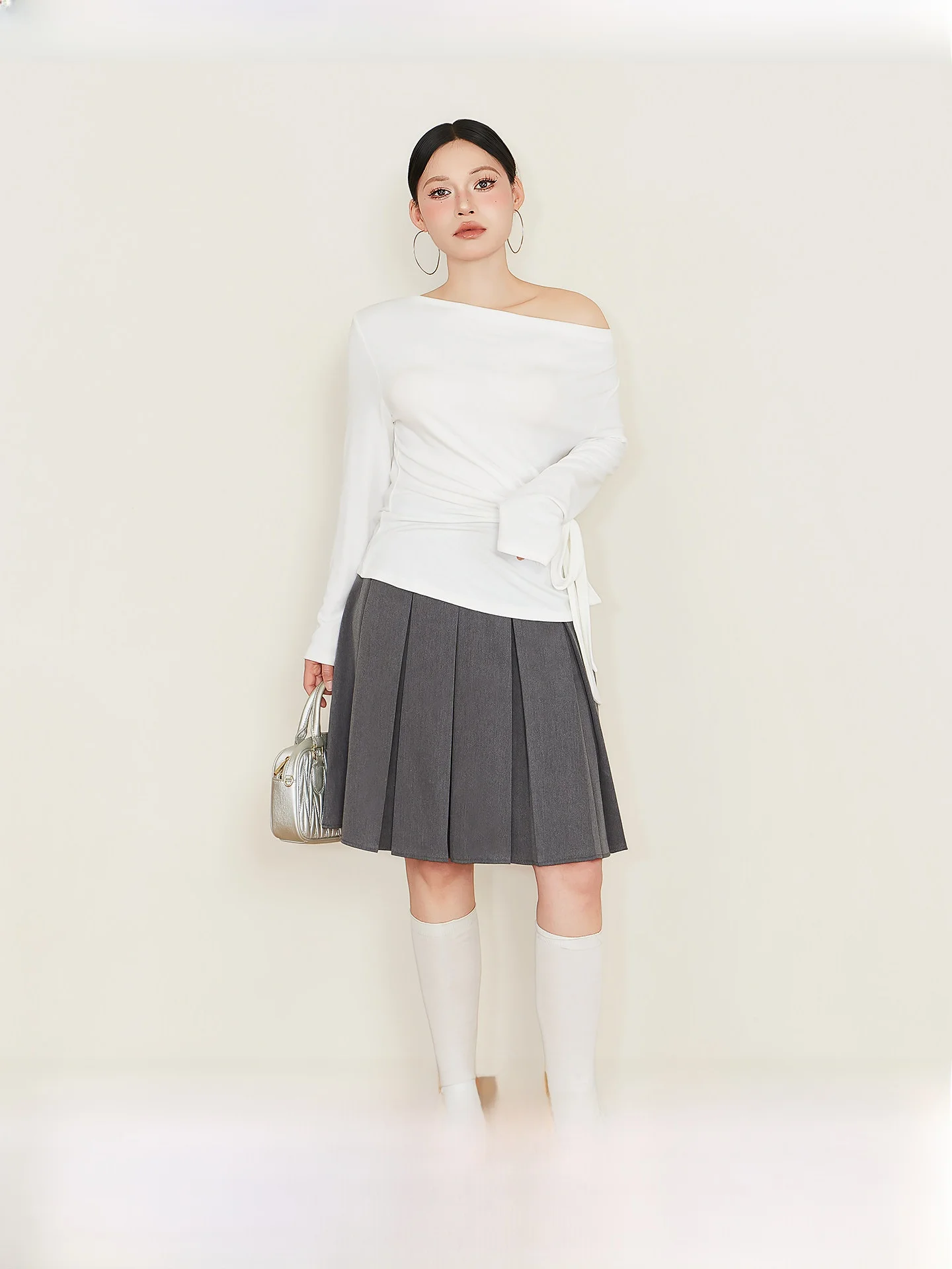 Chic Unique Beautiful Large Size Women's T-Shirt Slope Shoulder Thin Long Sleeve Casual Style High Waist Short Length Knitted...
Chic Unique Beautiful Large Size Women's T-Shirt Slope Shoulder Thin Long Sleeve Casual Style High Waist Short Length Knitted...