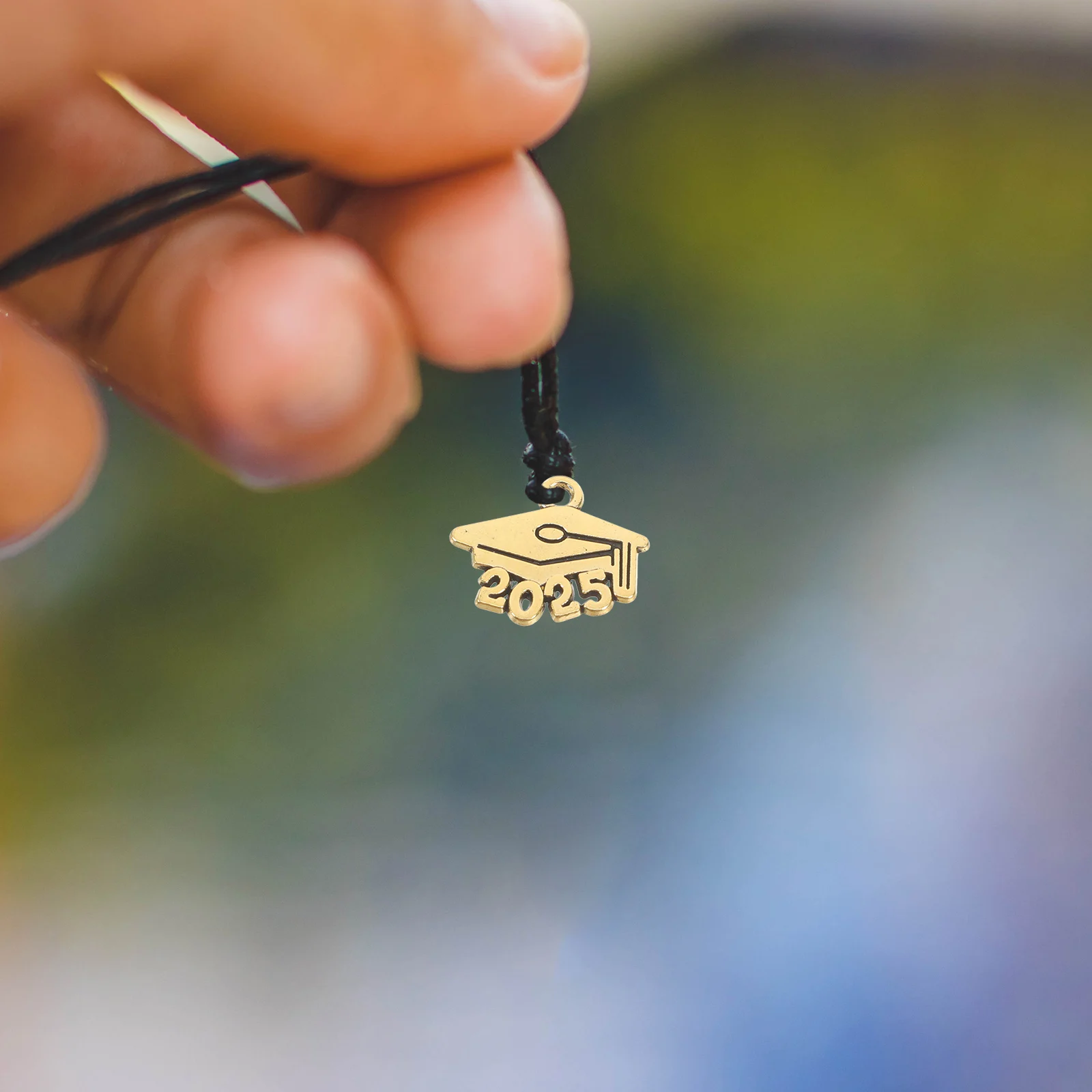 100pcs Graduation Cap Pendant Alloy Diy Jewelry Class Charm Decorations Year 2025 Charms Accessories Creative Matching Durable
100pcs Graduation Cap Pendant Alloy Diy Jewelry Class Charm Decorations Year 2025 Charms Accessories Creative Matching Durable