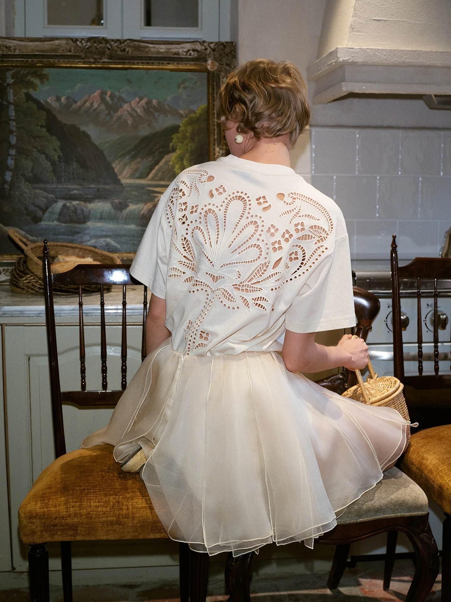 Retro Heavyweight Hollow out Embroidery Cotton ort Sve T-irt 3D Floral Relief Cutout Light Spot Top Women's Faion
Retro Heavyweight Hollow out Embroidery Cotton ort Sve T-irt 3D Floral Relief Cutout Light Spot Top Women's Faion