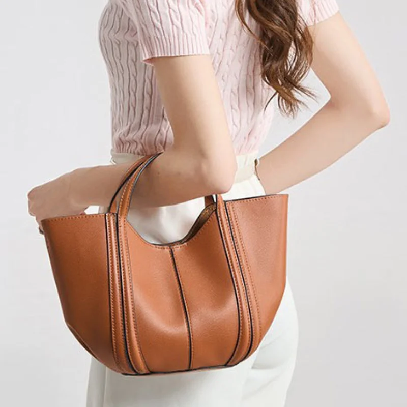 Брендовая женская сумка большой емкости, высокое качество, мягкая модная сумка из искусственной кожи, роскошный дизайн, повседневная сумка через плечо, сумка-тоут
Брендовая женская сумка большой емкости, высокое качество, мягкая модная сумка из искусственной кожи, роскошный дизайн, повседневная сумка через плечо, сумка-тоут