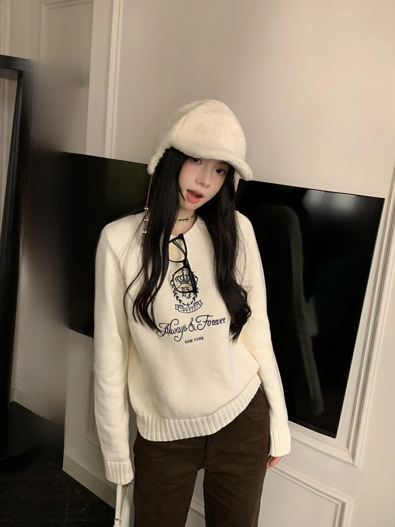 White Embroidered round Neck Knitted Sweater Women's Inner Wear Autumn Winter Thickened Long Sleeve Casual Style Pure Color
White Embroidered round Neck Knitted Sweater Women's Inner Wear Autumn Winter Thickened Long Sleeve Casual Style Pure Color