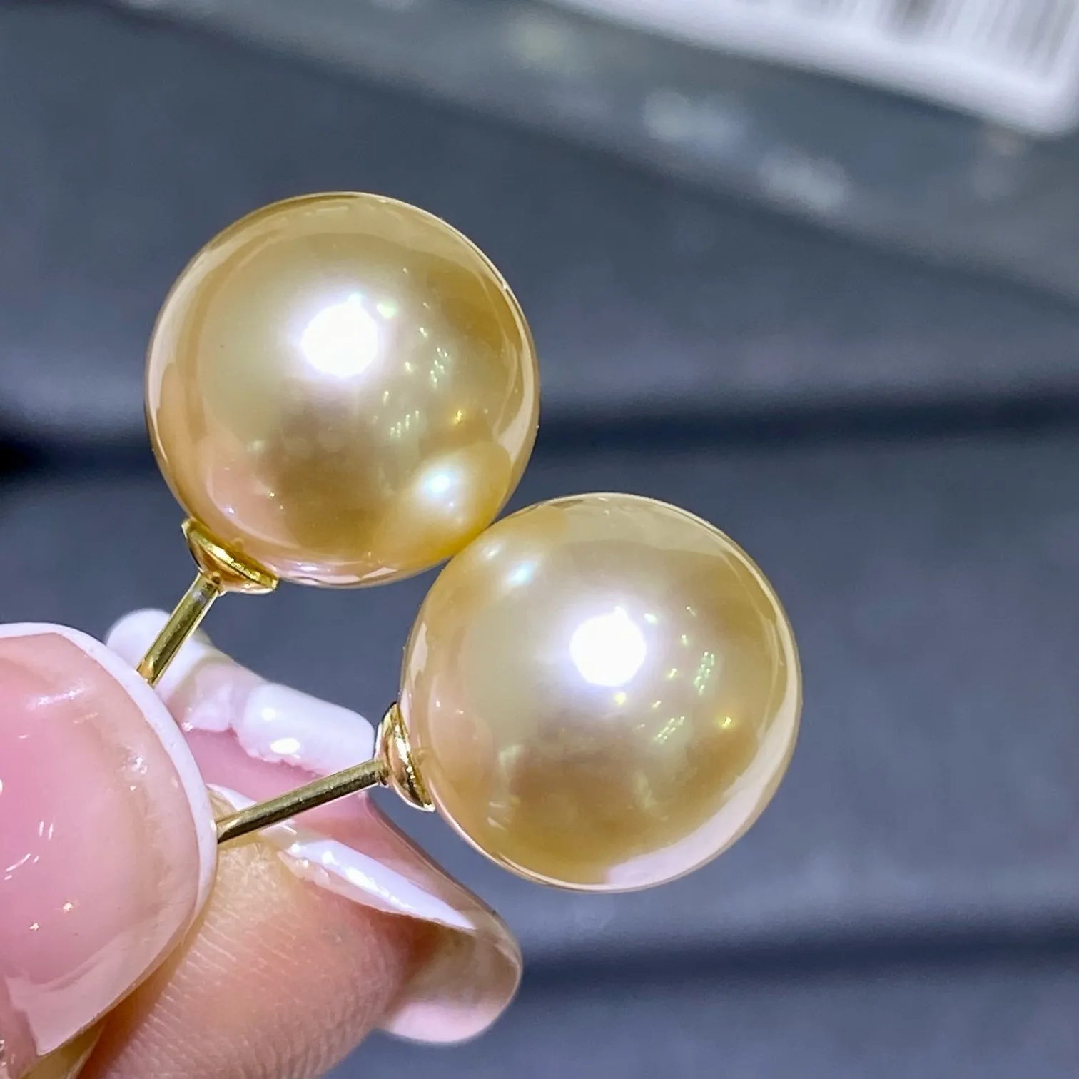 Simple Style Natural South Sea Pearl Stud Earrings for Women Shiny Champagne Gold Color Genuine Pearls Basic Earrings Gift
Simple Style Natural South Sea Pearl Stud Earrings for Women Shiny Champagne Gold Color Genuine Pearls Basic Earrings Gift