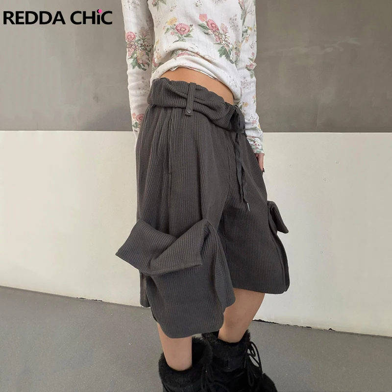 REDDACHiC Women Rolled Waist Cargo Shorts Retro Gray Waffle Pattern Big Pockets Wide Bermuda Pants Summer Alternative Clothing
REDDACHiC Women Rolled Waist Cargo Shorts Retro Gray Waffle Pattern Big Pockets Wide Bermuda Pants Summer Alternative Clothing