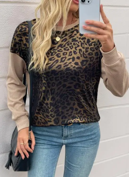 Personalized Street Retro Trendy Style T-Shirt with Round Neck Leopard Print Stitching, Fashionable Slim Fit Long Sleeved Top
Personalized Street Retro Trendy Style T-Shirt with Round Neck Leopard Print Stitching, Fashionable Slim Fit Long Sleeved Top
