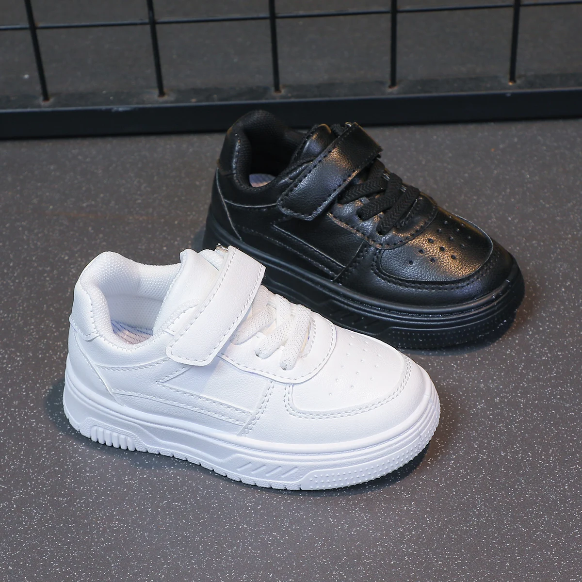 Tenis Sneakers Kids Baby Shoe Spring New Boys Girls Sports Shoes Casual Board Shoes Leather Soft Soled Children Small White Shoe
Tenis Sneakers Kids Baby Shoe Spring New Boys Girls Sports Shoes Casual Board Shoes Leather Soft Soled Children Small White Shoe