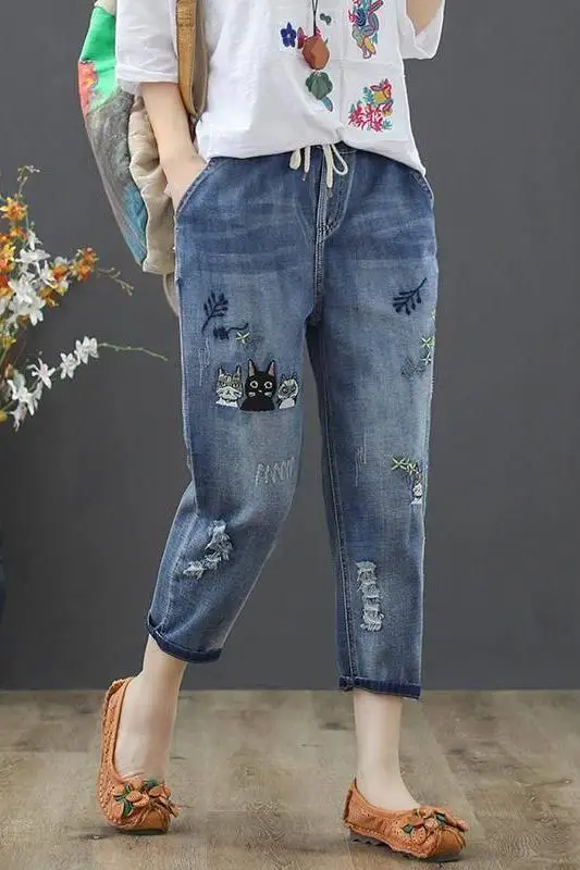 Women's Elastic Waist Nine-Minute Pants Retro Loose Plus Size Embroidery High Waist Ripped Straight Pants
Women's Elastic Waist Nine-Minute Pants Retro Loose Plus Size Embroidery High Waist Ripped Straight Pants