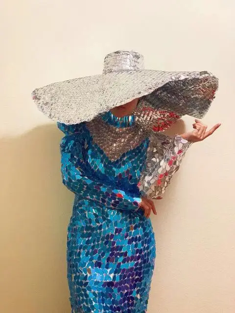 mirror large brim bar commercial walk show nightclub female singer Silver mirror dress creative performance clothing
mirror large brim bar commercial walk show nightclub female singer Silver mirror dress creative performance clothing