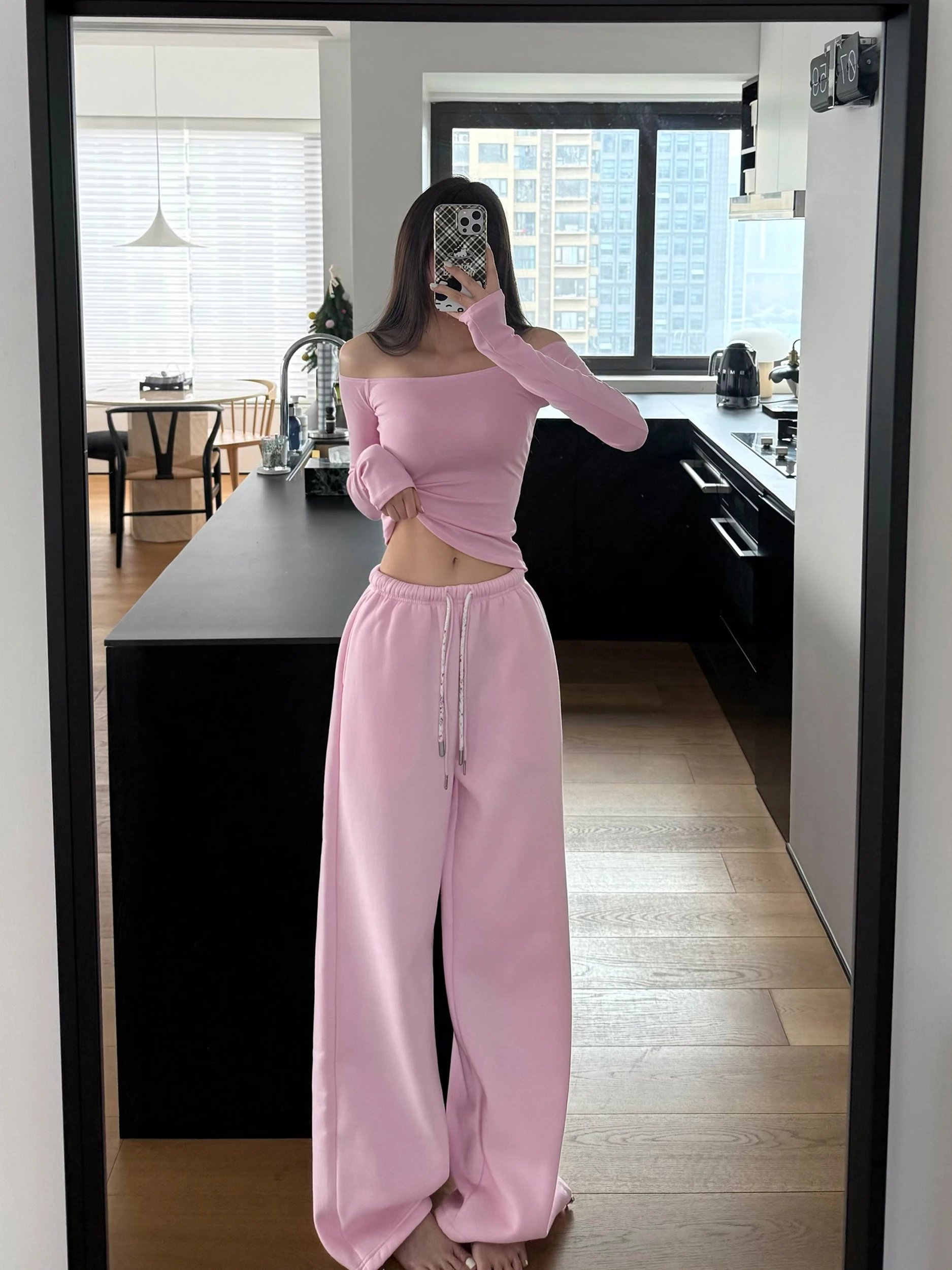 Розовые брюки с широкими штанинами на эластичном поясе, на флисовой подкладке, осенне-зимние, повседневные, из смесового хлопка, спортивные, с высокой талией
Розовые брюки с широкими штанинами на эластичном поясе, на флисовой подкладке, осенне-зимние, повседневные, из смесового хлопка, спортивные, с высокой талией