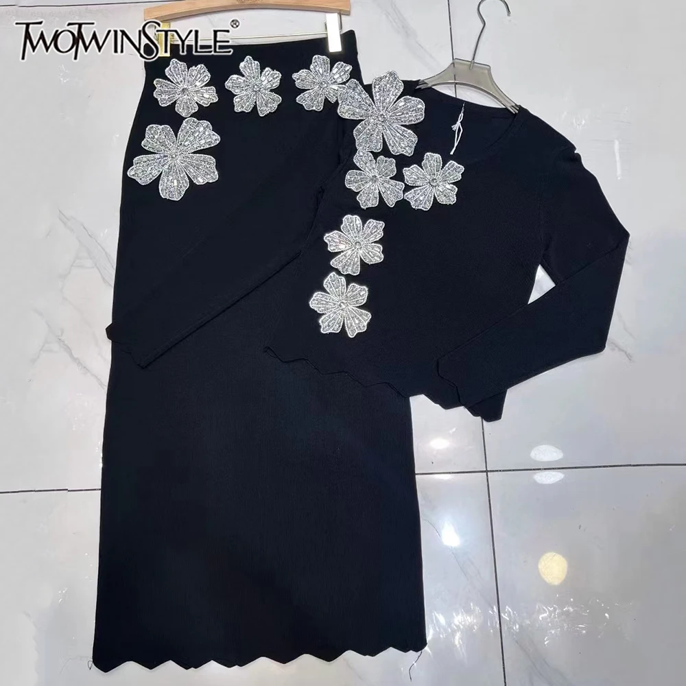 TWOTWINSTYLE Solid Spliced Appliques Two Piece Sets For Women Round Neck Long Sleeve Top High Waist Skirt Chic Set New KSE548657
TWOTWINSTYLE Solid Spliced Appliques Two Piece Sets For Women Round Neck Long Sleeve Top High Waist Skirt Chic Set New KSE548657