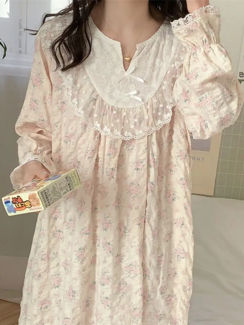 New Korean Version of Princess Style Lace Spring Autumn Long-sleeved Pajamas for Women Loose Casual Long-sleeved Nightgown Gifts
New Korean Version of Princess Style Lace Spring Autumn Long-sleeved Pajamas for Women Loose Casual Long-sleeved Nightgown Gifts