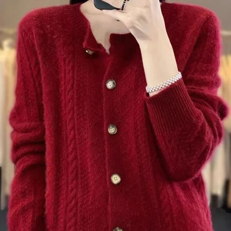Knitted Base Shirt New Sweater for Women Loose Lazy Round Neck Fashionable Versatile Fashionable Women's Cardigan
Knitted Base Shirt New Sweater for Women Loose Lazy Round Neck Fashionable Versatile Fashionable Women's Cardigan