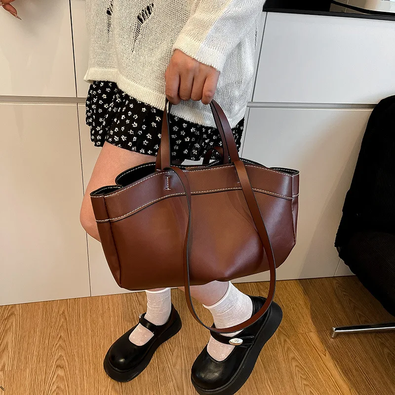 High-end PU handbag 2026 new style fashion Shoulder Handbag versatile large capacity tote bag Stylish Design Y2K Style Handbag
High-end PU handbag 2026 new style fashion Shoulder Handbag versatile large capacity tote bag Stylish Design Y2K Style Handbag
