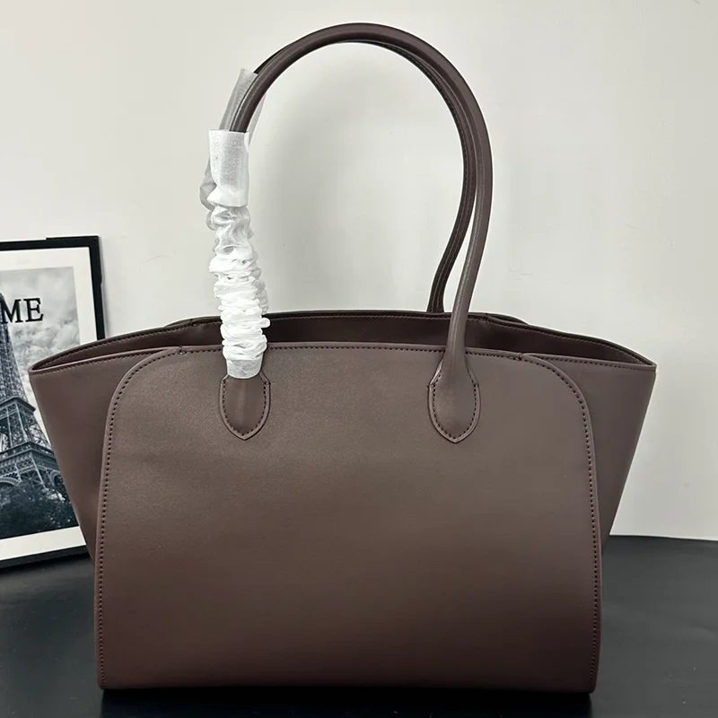 Handbag Women's Armpit Bag Luxury Design 2025 New High-quality Women's Suede Cowhide Simple High-end Large Capacity Tote Bag
Handbag Women's Armpit Bag Luxury Design 2025 New High-quality Women's Suede Cowhide Simple High-end Large Capacity Tote Bag