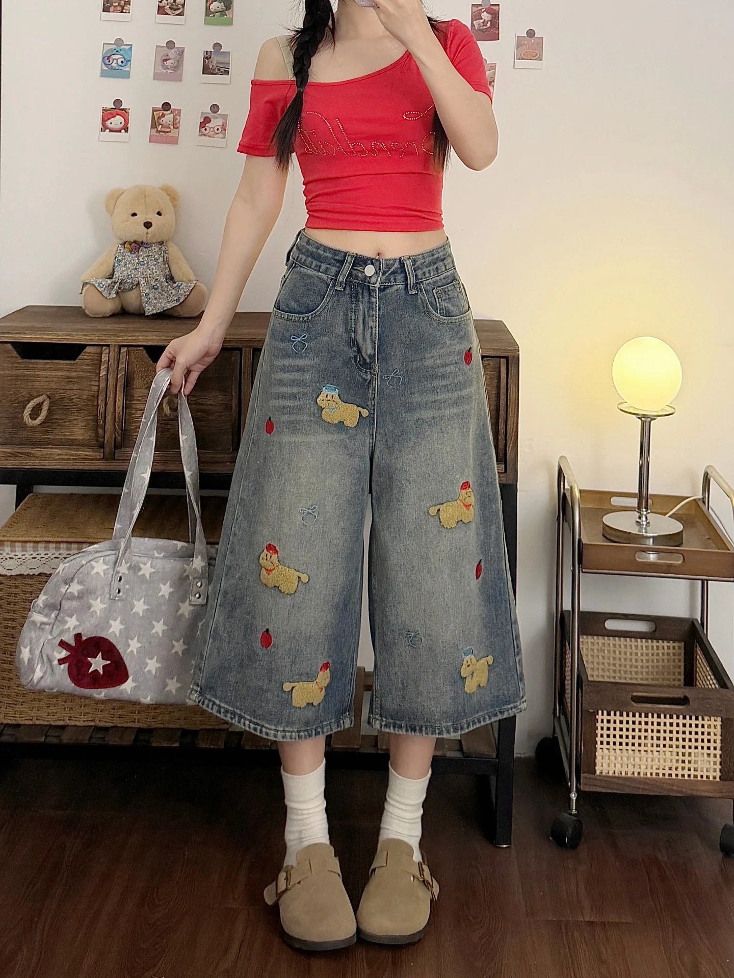 American Style Fun Dog Embroidery Seven-Foot Women's Jeans Summer 2026 New Knee-Length Wide-Leg Six-Foot Shorts
American Style Fun Dog Embroidery Seven-Foot Women's Jeans Summer 2026 New Knee-Length Wide-Leg Six-Foot Shorts