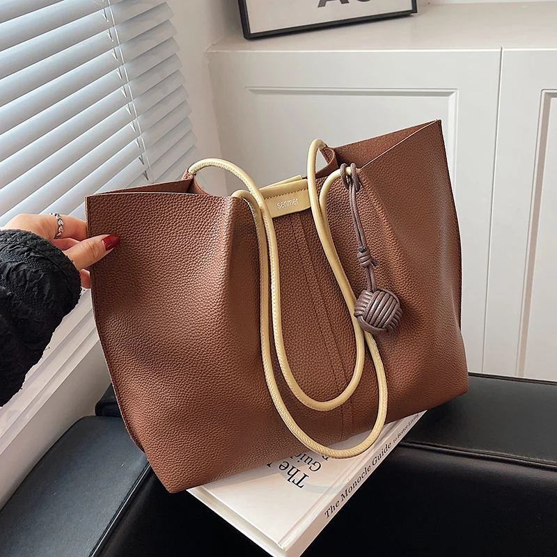 High Quality Women's Tote Bag 2022 New Popular All-match Shoulder Bags Casual Large Capacity Commuter Handbag for Shopping
High Quality Women's Tote Bag 2022 New Popular All-match Shoulder Bags Casual Large Capacity Commuter Handbag for Shopping
