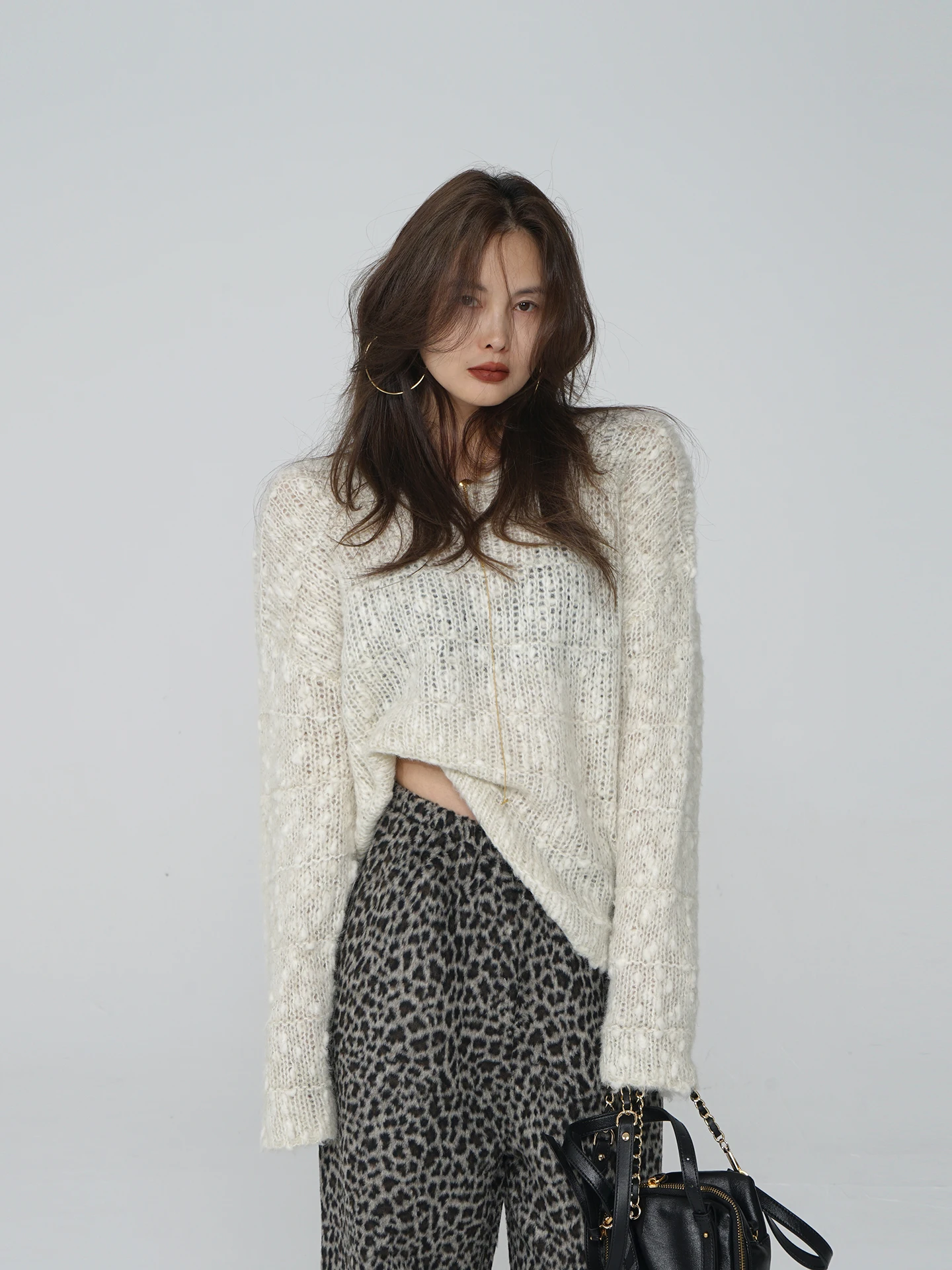 Теплый вязаный свитер на одно плечо, свободный женский пуловер, весенний, удобный, мягкий, из смесовой шерсти, с длинными рукавами
Теплый вязаный свитер на одно плечо, свободный женский пуловер, весенний, удобный, мягкий, из смесовой шерсти, с длинными рукавами