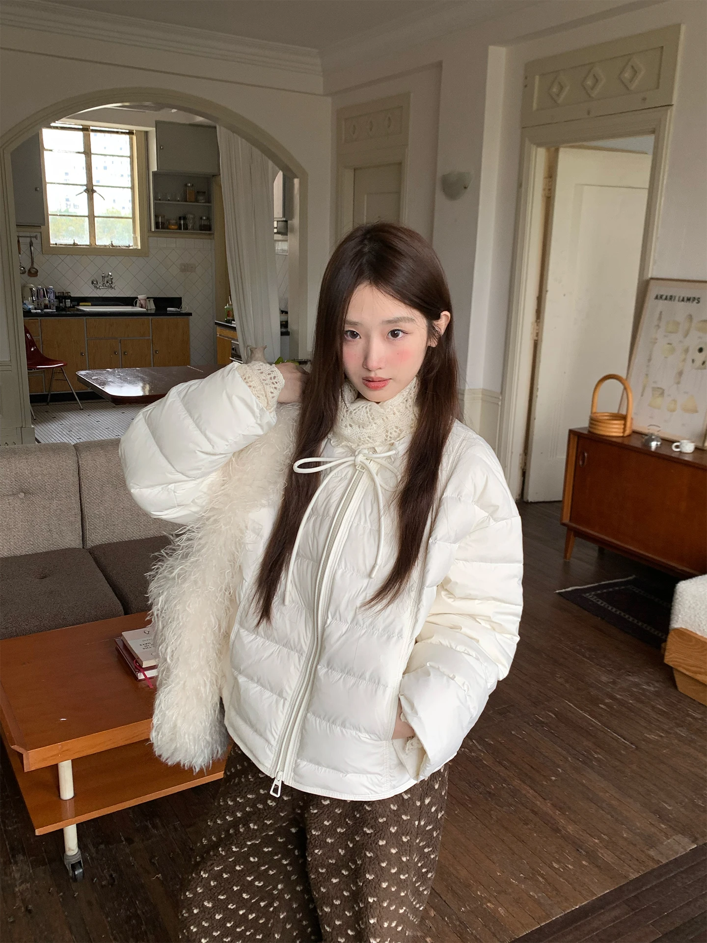 Новая женская ультралегкая теплая пуховая куртка Jingye Pink White Round Ne Ribbon с 90% белым утиным пухом и декоративной лентой
Новая женская ультралегкая теплая пуховая куртка Jingye Pink White Round Ne Ribbon с 90% белым утиным пухом и декоративной лентой