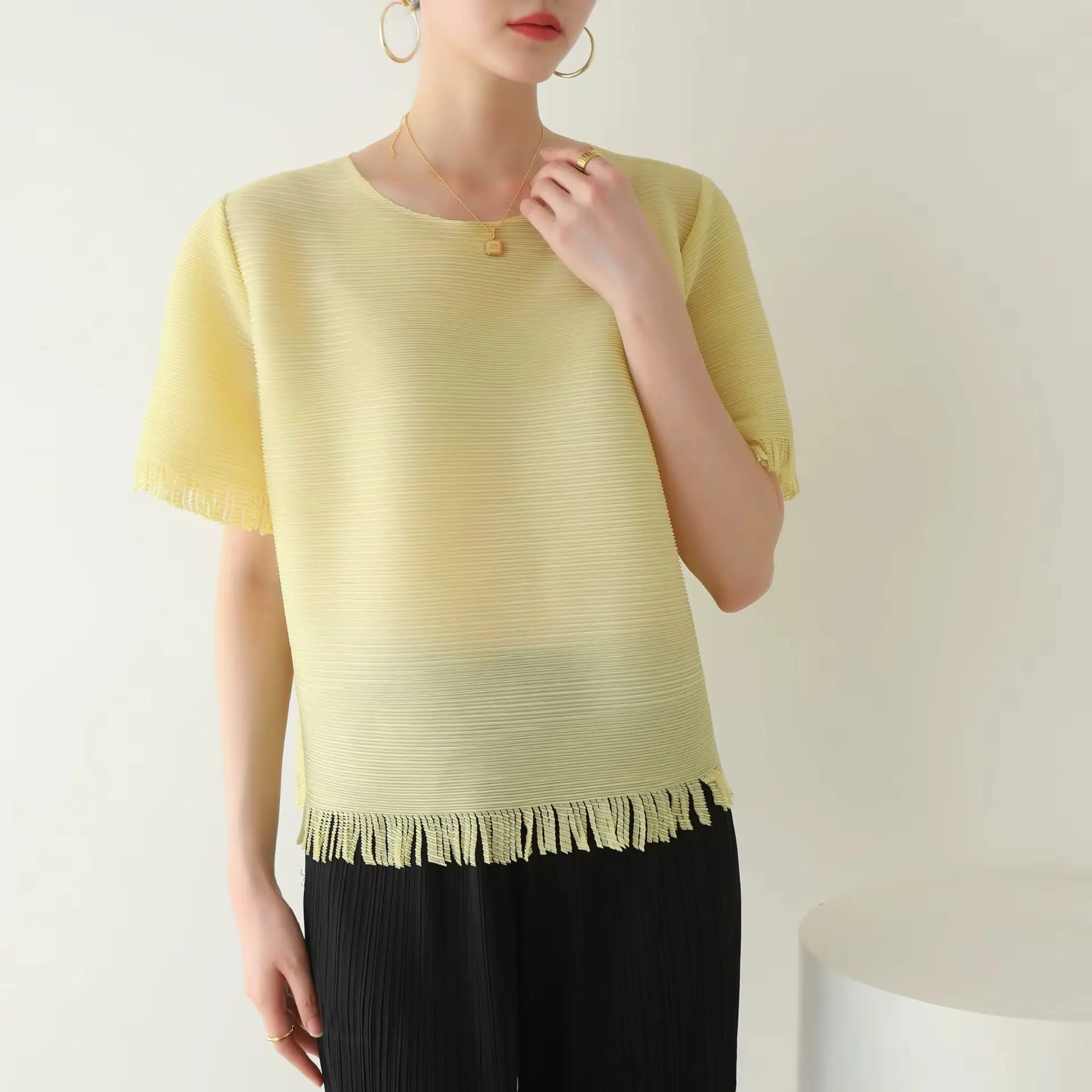 Miyake New 2025 Summer Short-sleeved Women's Pleated Soft Pleated Comfortable Casual Pleats Versatile Folding FringedT-shirt Top
Miyake New 2025 Summer Short-sleeved Women's Pleated Soft Pleated Comfortable Casual Pleats Versatile Folding FringedT-shirt Top