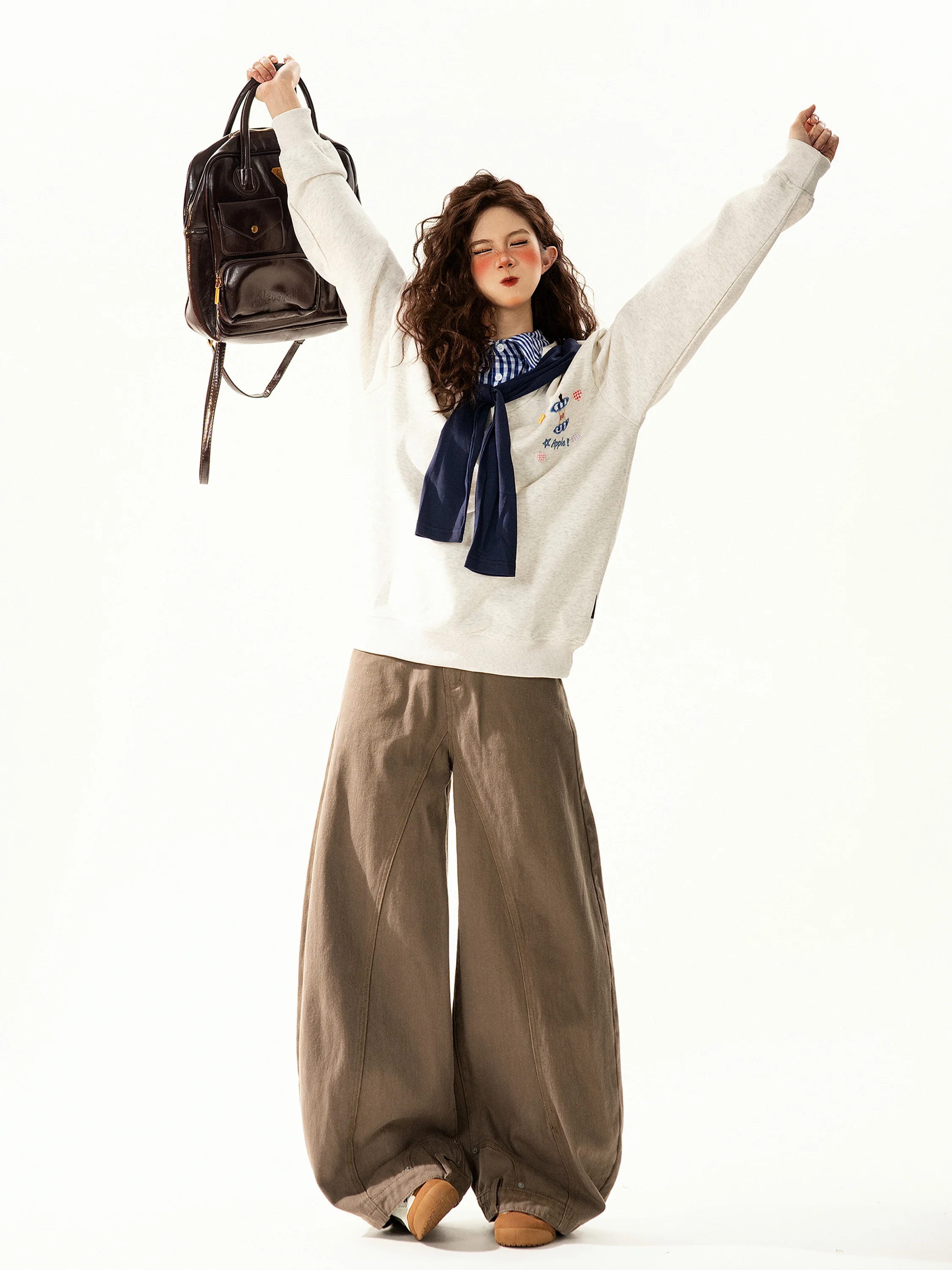 Retro American Embroidery Loose Women's Sweatirt Fake Two-Piece Trendy Comfortable Versatile Long Sve Ne
Retro American Embroidery Loose Women's Sweatirt Fake Two-Piece Trendy Comfortable Versatile Long Sve Ne