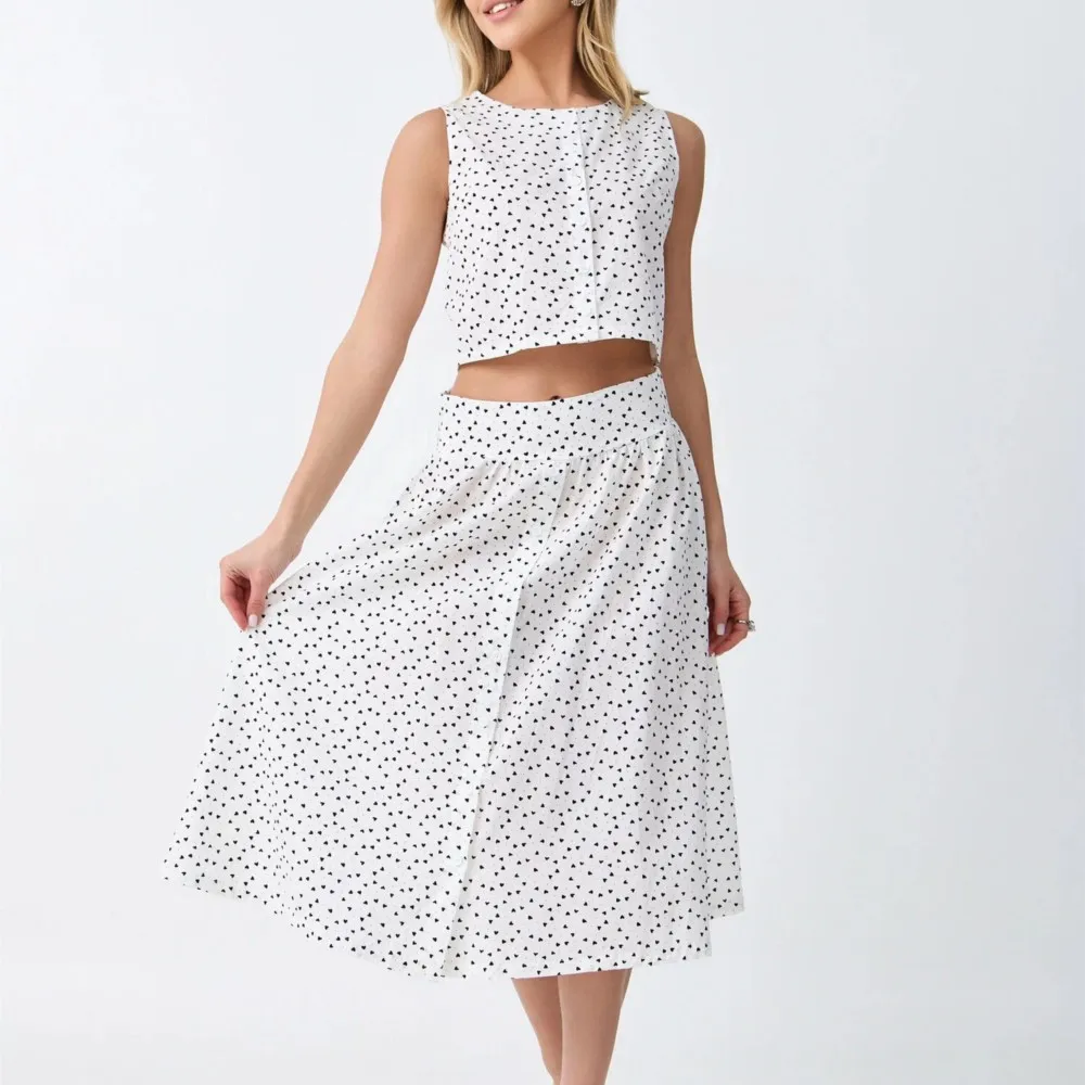 Vintage Polka Dot 2 Piece Skirt Set Women's Sleeveless Crop Top A-Line Skirt Set Elegant Casual Summer Co-ord Outfit Pockets
Vintage Polka Dot 2 Piece Skirt Set Women's Sleeveless Crop Top A-Line Skirt Set Elegant Casual Summer Co-ord Outfit Pockets