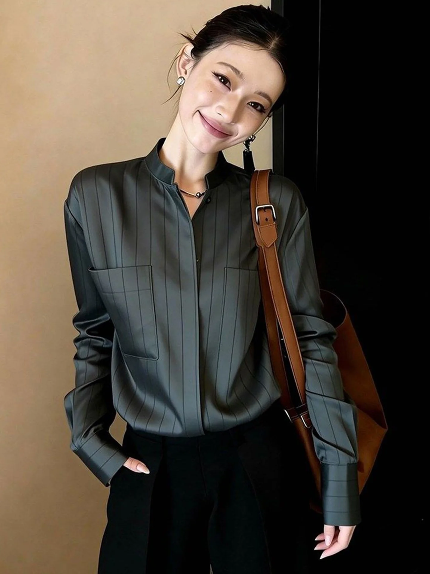 Elegant Stand Collar Long Sleeve Women's Shirt Shoulder Width Regular Size Spring Fashion Luxury Chiffon Anti-Aging Top
Elegant Stand Collar Long Sleeve Women's Shirt Shoulder Width Regular Size Spring Fashion Luxury Chiffon Anti-Aging Top
