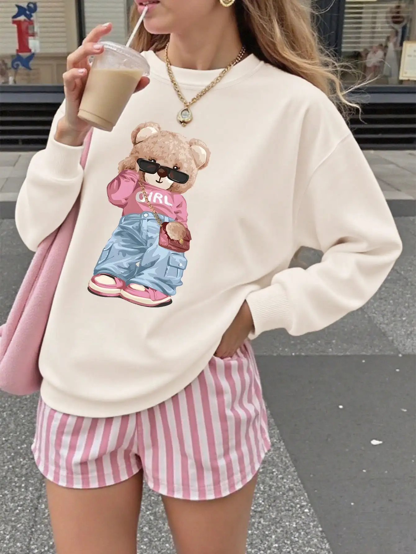 Женский свитшот свободного кроя с круглым вырезом и милым мультяшным принтом медведя, повседневный уличный стиль
Женский свитшот свободного кроя с круглым вырезом и милым мультяшным принтом медведя, повседневный уличный стиль