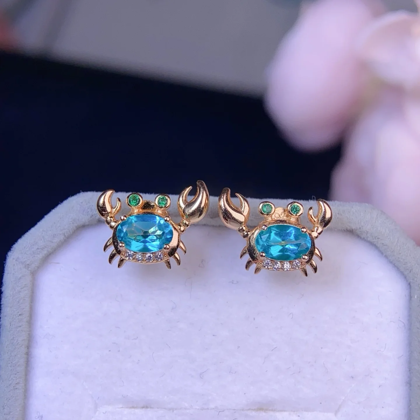 Adorable Crab - Shaped 925 Sterling Silver Earrings Inlaid with 4x6mm Natural Topaz, A must - have to show off your unique taste
Adorable Crab - Shaped 925 Sterling Silver Earrings Inlaid with 4x6mm Natural Topaz, A must - have to show off your unique taste