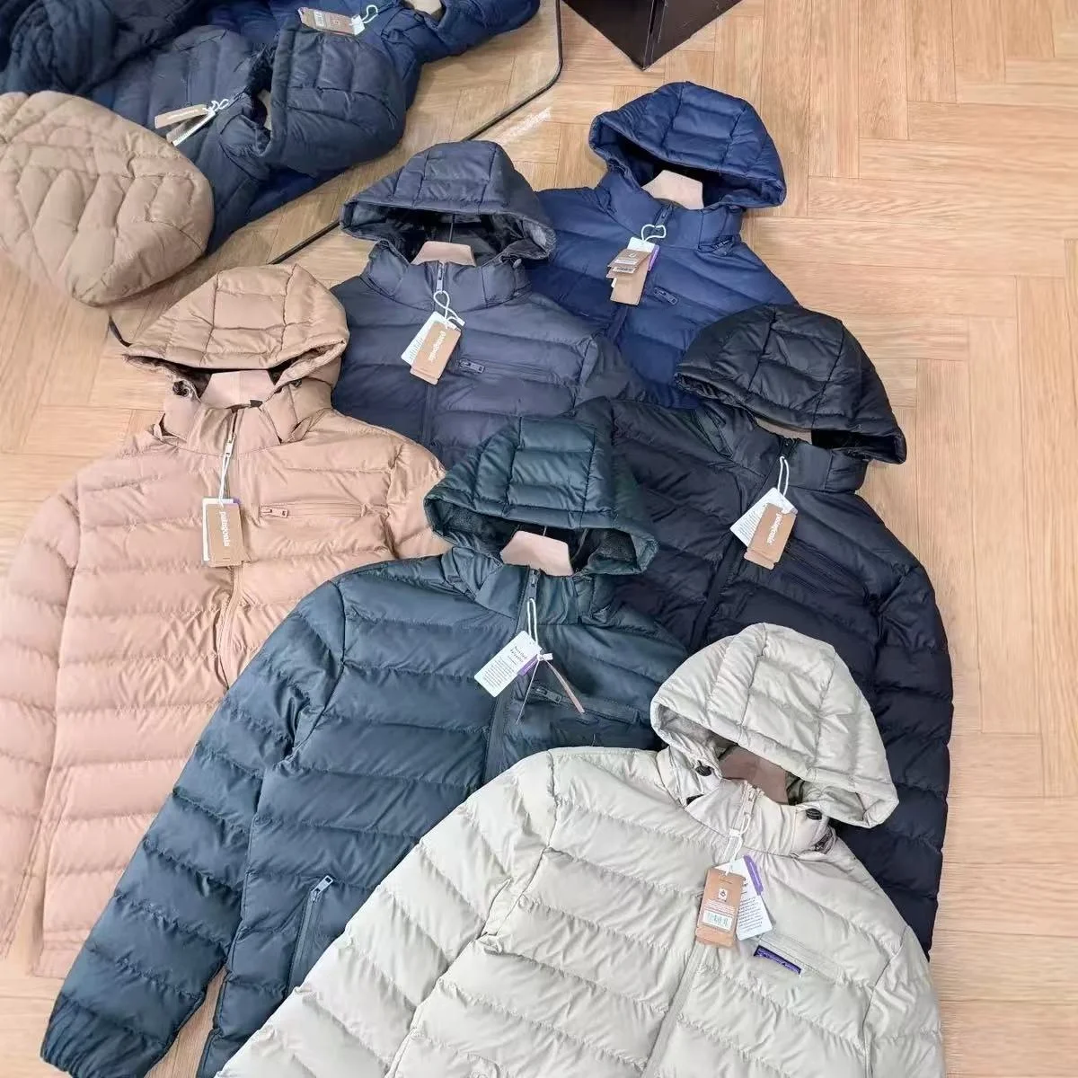 High-quality men's outdoor casual cotton-padded jacket, windproof American hooded detachable fleece jacket
High-quality men's outdoor casual cotton-padded jacket, windproof American hooded detachable fleece jacket