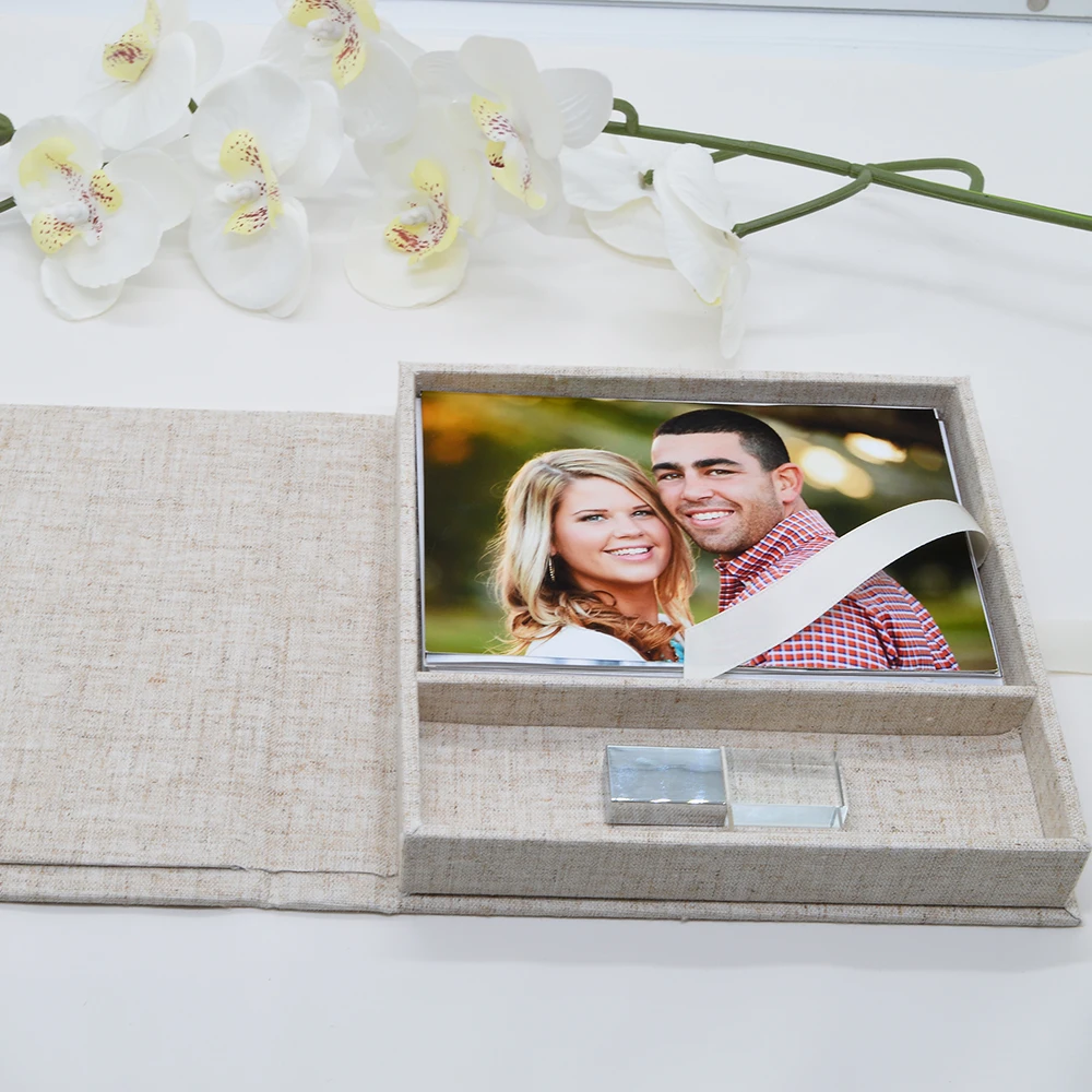 Vintage Style Handmade Linen Photo Box ox Custom Logo Storage Box For Photos USB Sticks Slot
Vintage Style Handmade Linen Photo Box ox Custom Logo Storage Box For Photos USB Sticks Slot