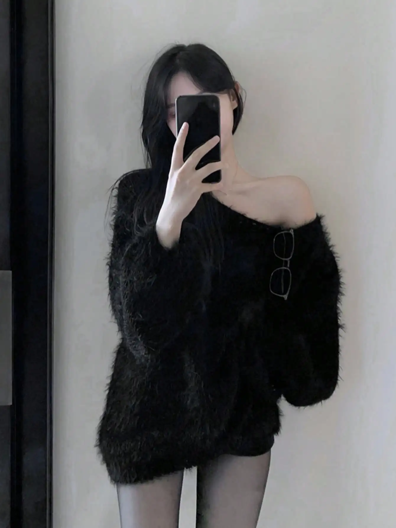 Korean Chic Autum Lazy Ins Style One-Shoulder Long-Sleeved Knitwear Fashionable Pullover Top for Women
Korean Chic Autum Lazy Ins Style One-Shoulder Long-Sleeved Knitwear Fashionable Pullover Top for Women