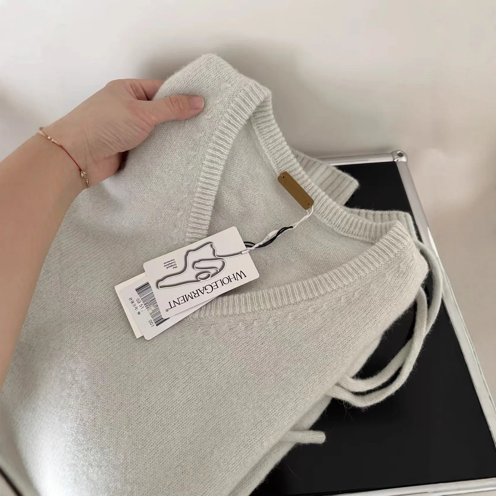 Le7sptembre Dongda Gate Casual Woolen Sweater V-Ne Dstring Design Warm Faionable Women's Knittedwear Autumn Season
Le7sptembre Dongda Gate Casual Woolen Sweater V-Ne Dstring Design Warm Faionable Women's Knittedwear Autumn Season