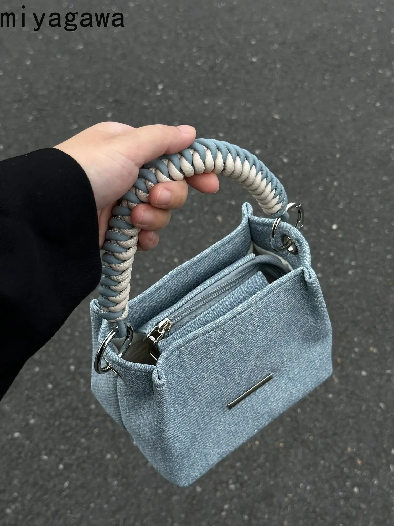 Miyagawa Handheld Bucket Bag Retro Niche Design Versatile Chain Crossbody Small Bag for Women Handbags
Miyagawa Handheld Bucket Bag Retro Niche Design Versatile Chain Crossbody Small Bag for Women Handbags
