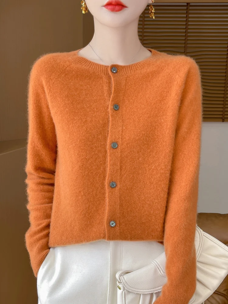 Женский кардиган из 100% мериносовой шерсти, новинка весна-осень, вязаный свитер, повседневная куртка с круглым вырезом, корейская мода, топы
Женский кардиган из 100% мериносовой шерсти, новинка весна-осень, вязаный свитер, повседневная куртка с круглым вырезом, корейская мода, топы