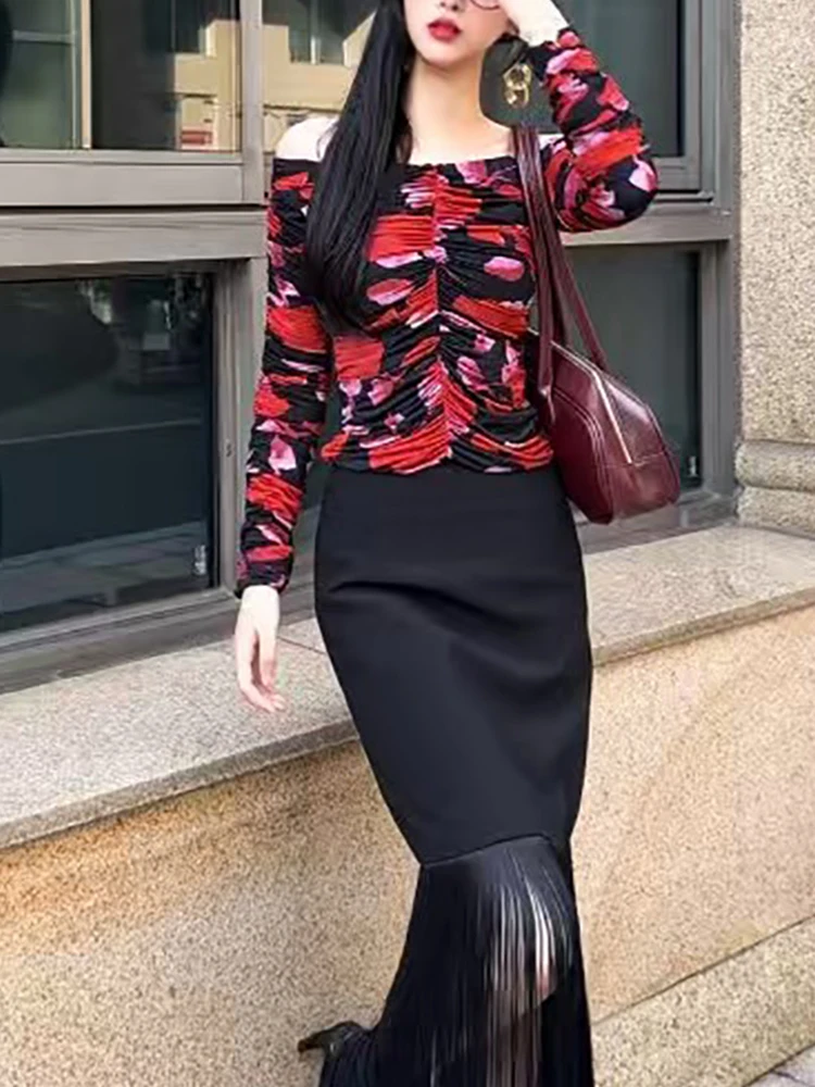 A new summer floral print pleated one-shoulder long-sleeved T-shirt that is fashionable, elegant, and slimming
A new summer floral print pleated one-shoulder long-sleeved T-shirt that is fashionable, elegant, and slimming