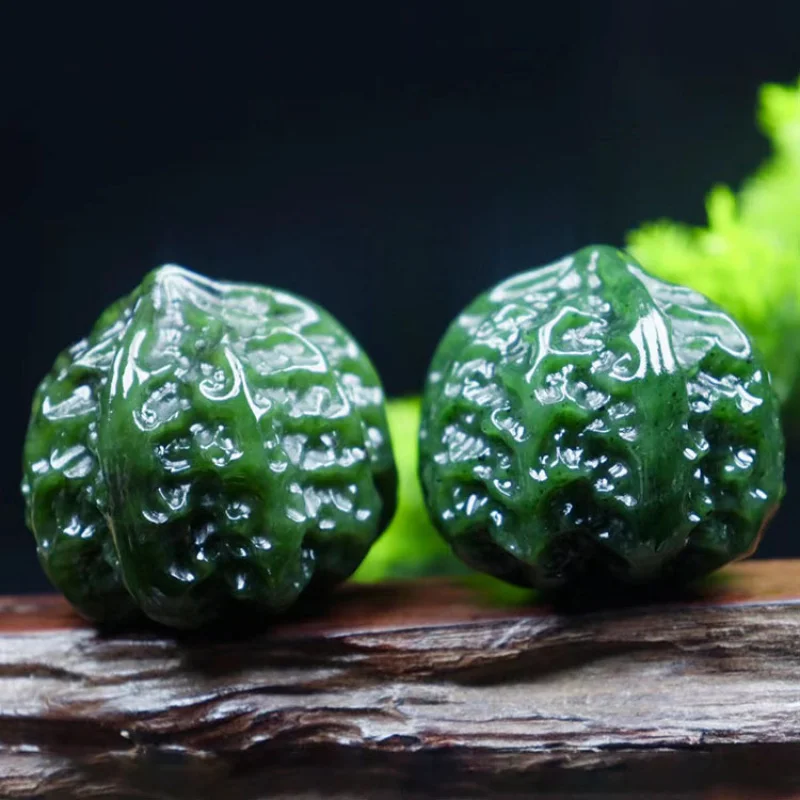 Hetian jade handpiece, jasper spinach green handball, decorative walnut pair men
Hetian jade handpiece, jasper spinach green handball, decorative walnut pair men