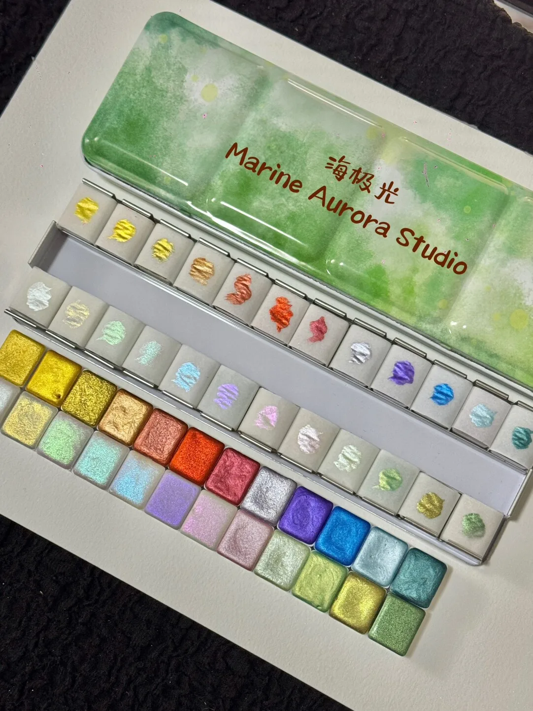 Marine Aurora Handmade Pearlescent Watercolor Paints · 24-colors
Marine Aurora Handmade Pearlescent Watercolor Paints · 24-colors