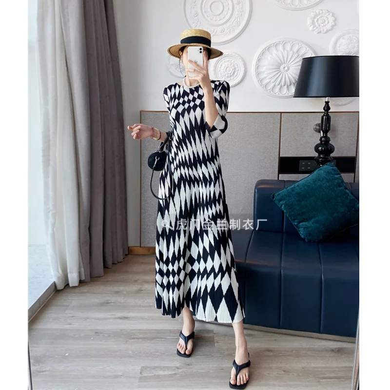 Miyake Diamond Checkered Printed Dress for Women's Summer Thin Pleated Dress Casual and Versatile Beach Vacation Fashion Dress
Miyake Diamond Checkered Printed Dress for Women's Summer Thin Pleated Dress Casual and Versatile Beach Vacation Fashion Dress