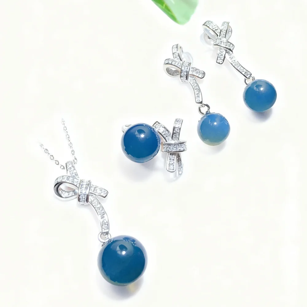 Natural Mexican Blue Amber Silver Inlaid Bow Style Jewelry Set Pendant 11mm Ring 9mm Earrings 8mm
Natural Mexican Blue Amber Silver Inlaid Bow Style Jewelry Set Pendant 11mm Ring 9mm Earrings 8mm