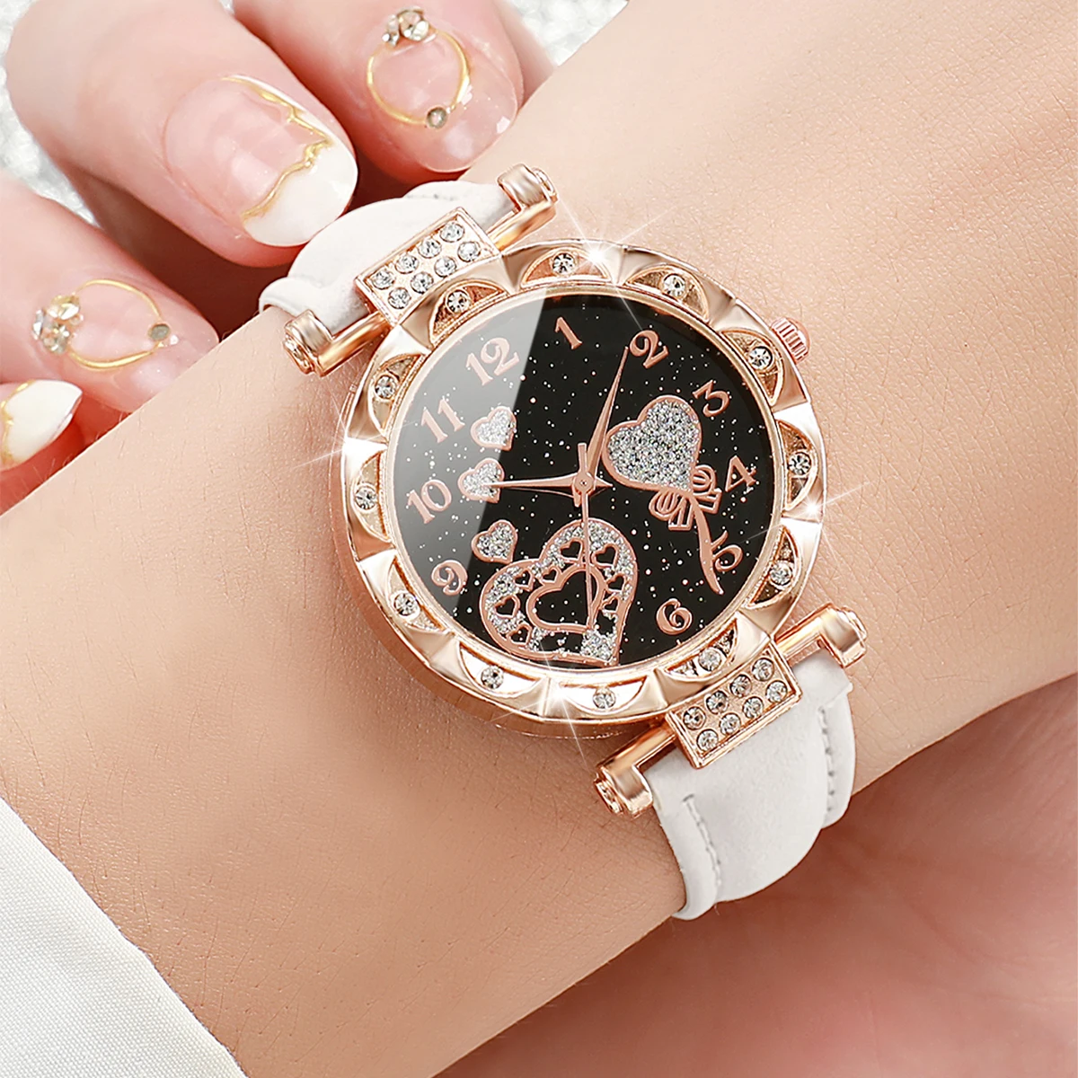3pcs/1pcs Women Fashion Leather Strap Heart-shaped Dial Quartz Watch for Ladies Black White Pink Set
3pcs/1pcs Women Fashion Leather Strap Heart-shaped Dial Quartz Watch for Ladies Black White Pink Set