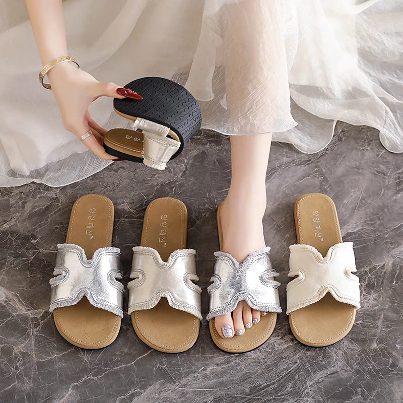 Новые летние женские шлепанцы с плоской подошвой, нескользящие, для улицы, с открытым носком, пляжные, модные, сексуальные, дизайнерские сандалии-слайды для женщин
Новые летние женские шлепанцы с плоской подошвой, нескользящие, для улицы, с открытым носком, пляжные, модные, сексуальные, дизайнерские сандалии-слайды для женщин